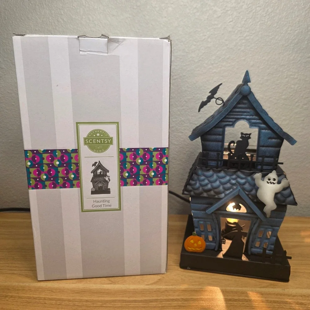 Scentsy Haunting Good Time Halloween Wax Warmer EUC Retired With Original Box
